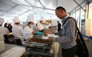 餐饮半年度工作总结参考5篇