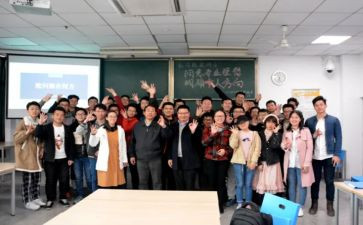 大学班级月总结推荐7篇